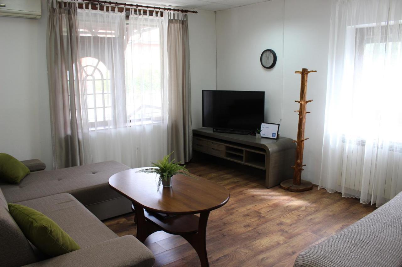 West Capital - Free Private Parking Apartment