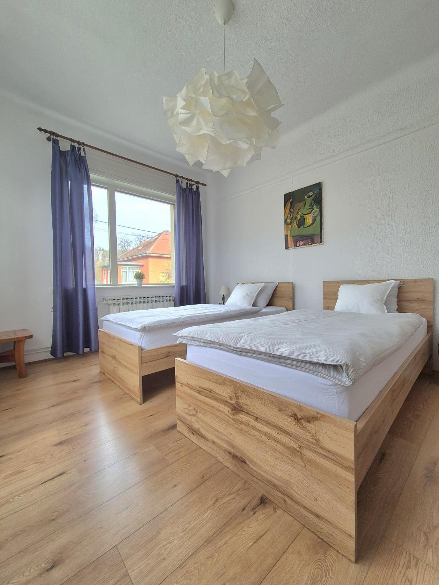 West Capital - Free Private Parking Apartment